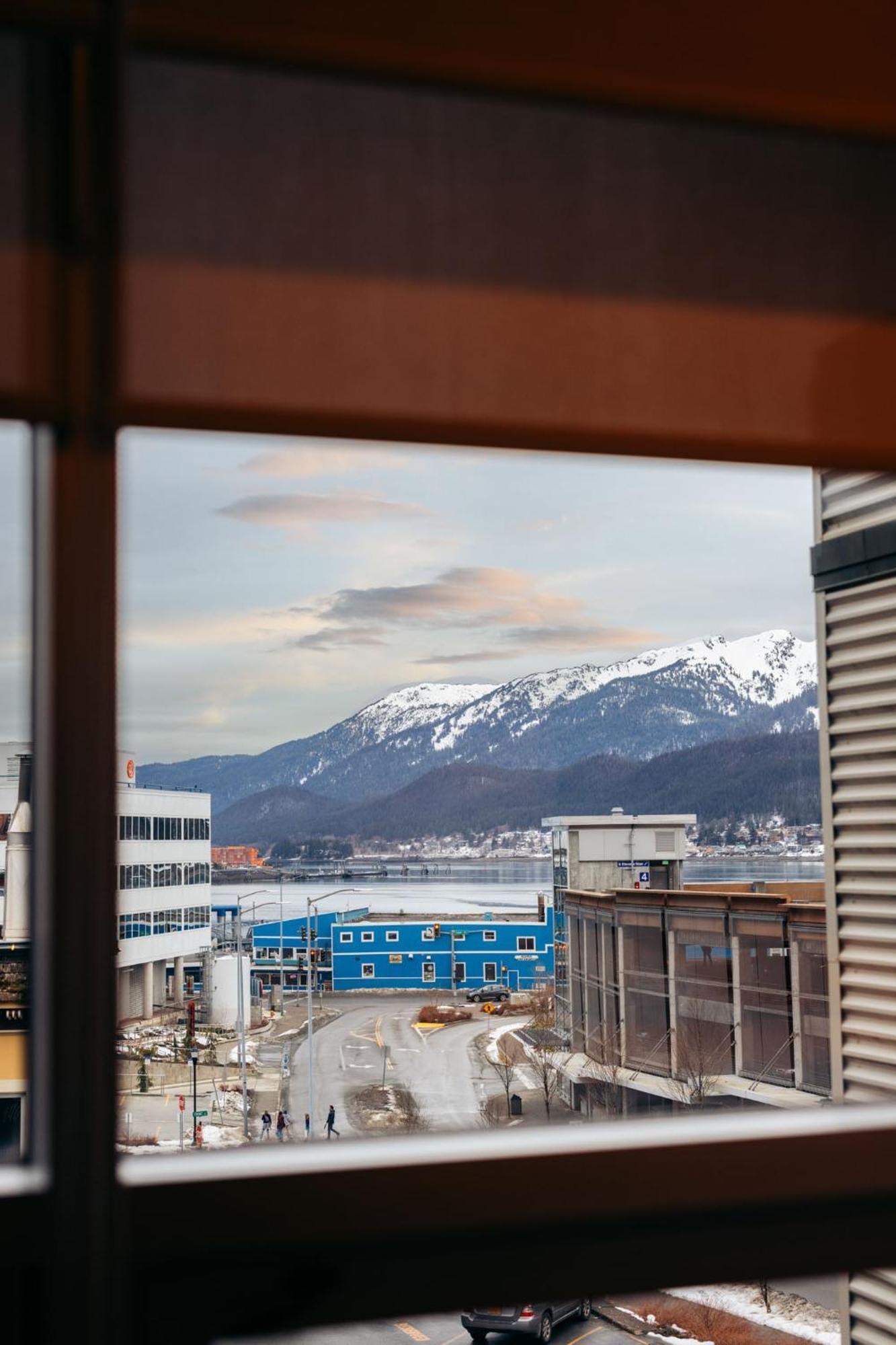 Silverbow Inn & Suites Джуно Экстерьер фото